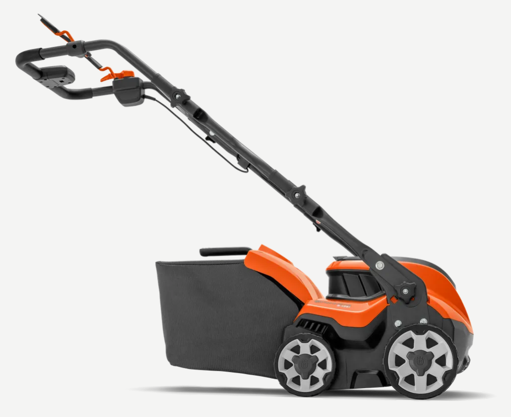 HUSQVARNA S 138i s akumulátorem a nabíječkou