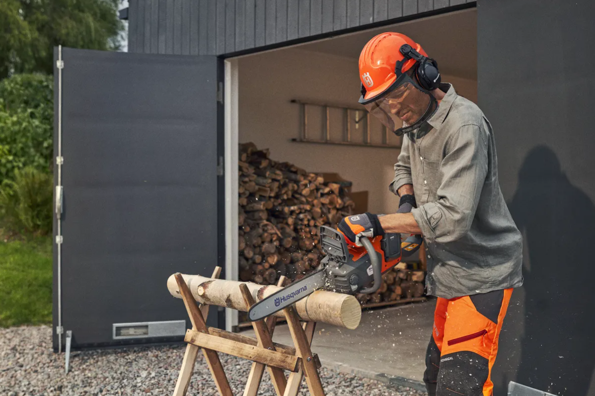 Husqvarna 225i bez akumulátoru a nabíječky