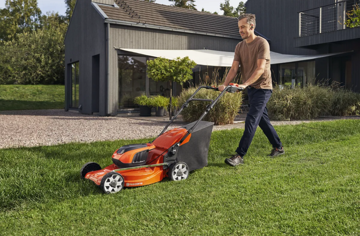 HUSQVARNA LC 142i bez akumulátoru a nabíječky