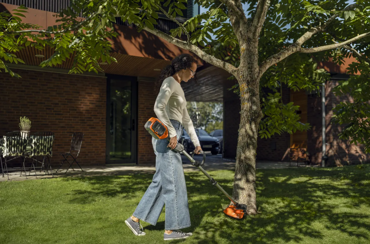 HUSQVARNA 215iL bez akumulátoru a nabíječky