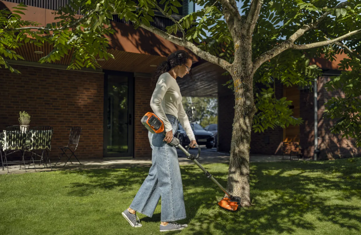 HUSQVARNA 215iL s akumulátorem a nabíječkou