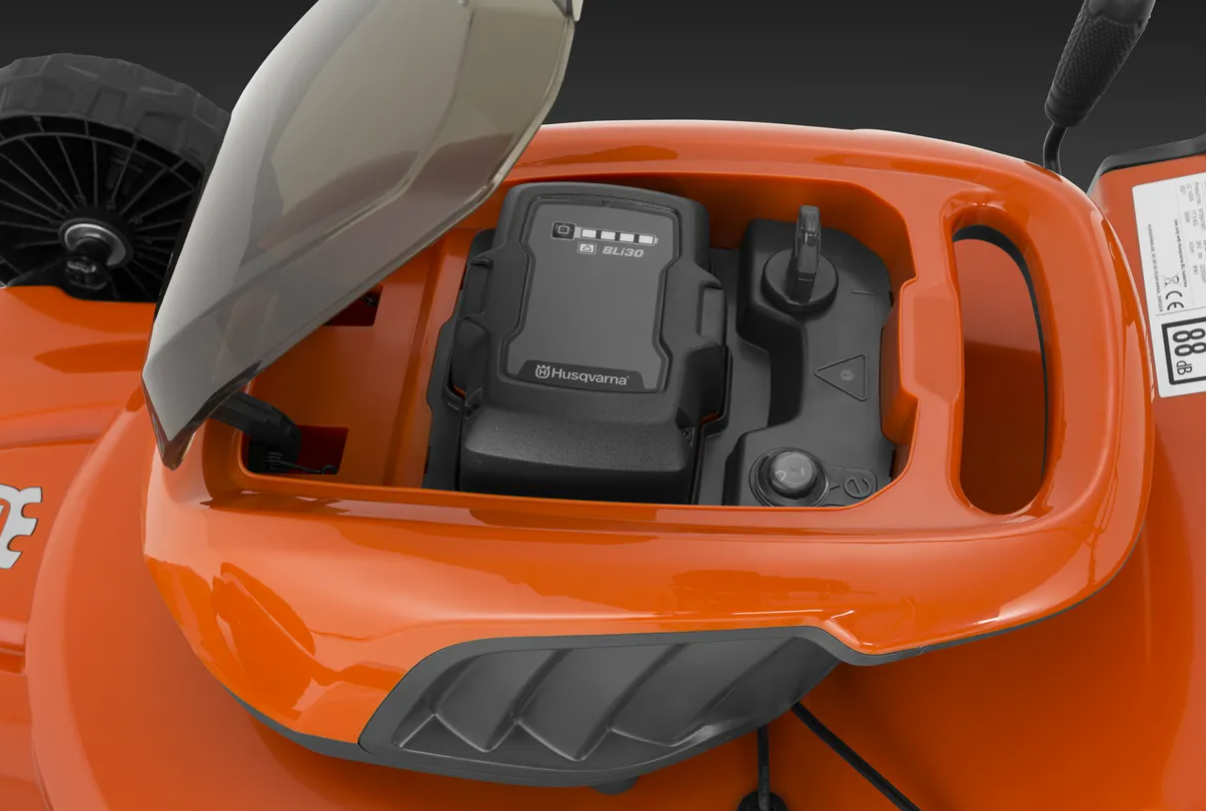 HUSQVARNA LC 142iS s akumulátorem a nabíječkou