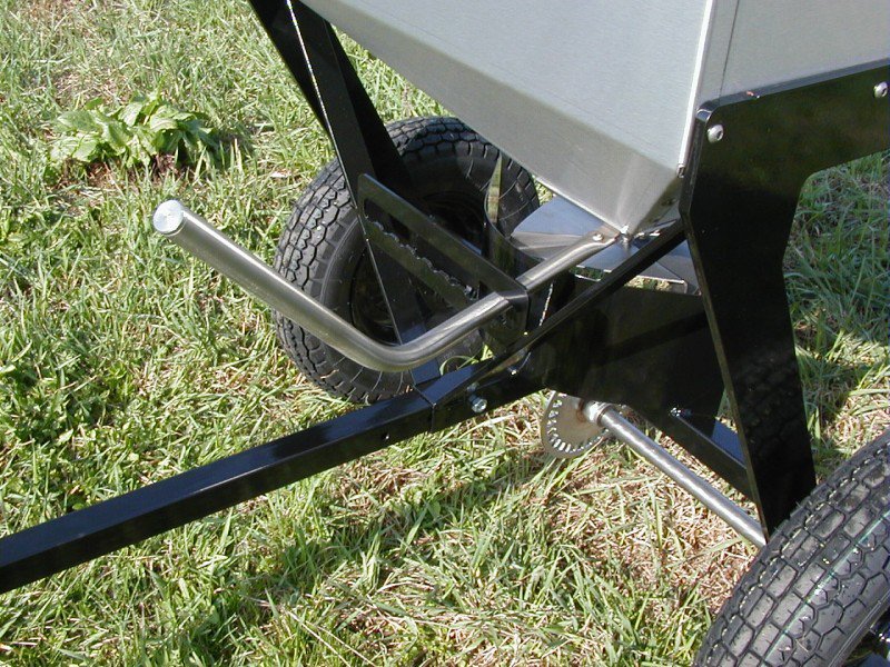 RV 200 - Rozmetadlo pro zahradní traktory