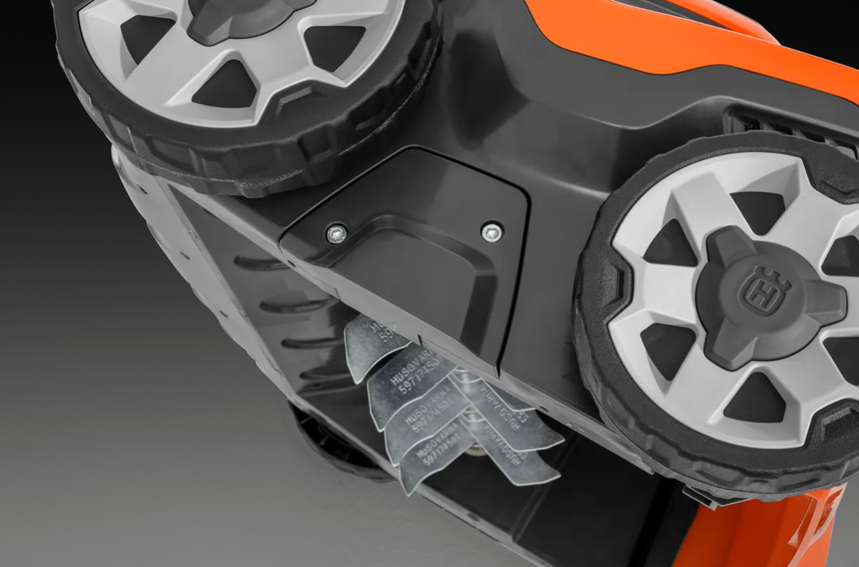 HUSQVARNA S 138i s akumulátorem a nabíječkou