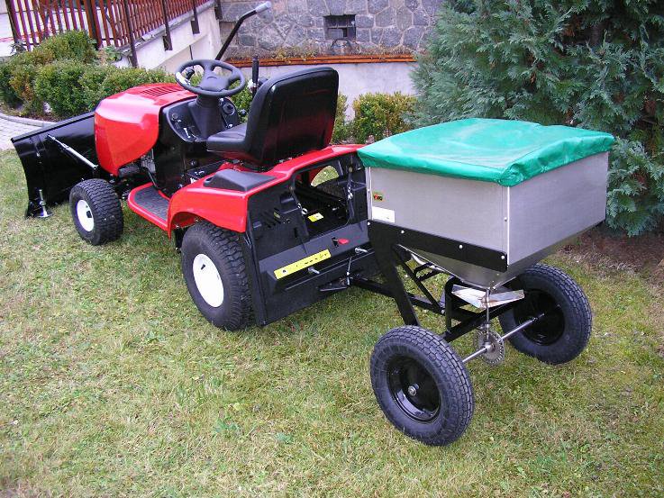 RV 200 - Rozmetadlo pro zahradní traktory